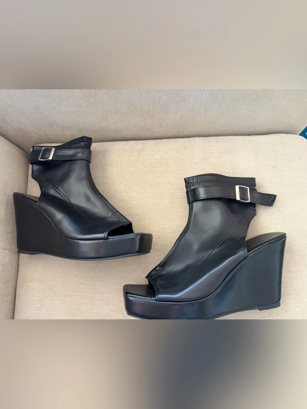 N/A stylish black